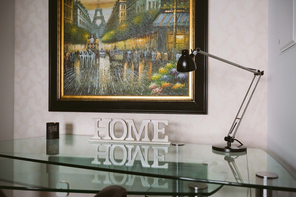 Panoramic 2 Bed CN Tower View parking - Image 2