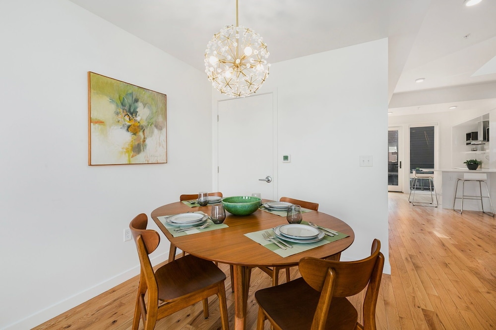 The Overlook - Luxe Old Town Condo w/ King Suite