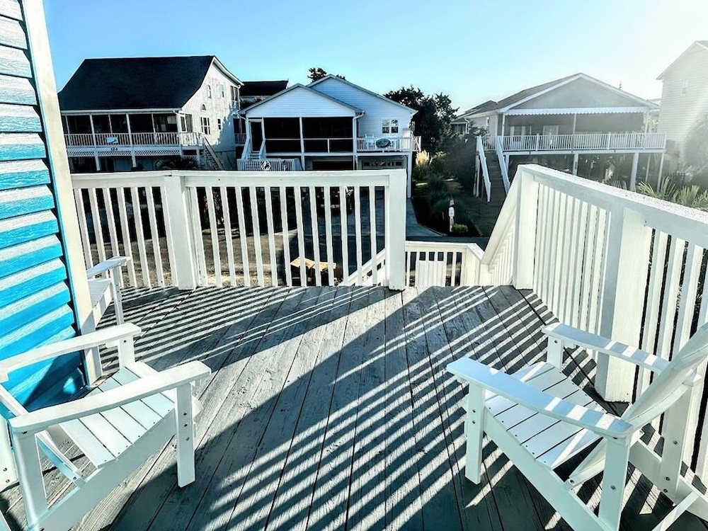 Ah' Frigate 3 Bedroom Home by RedAwning