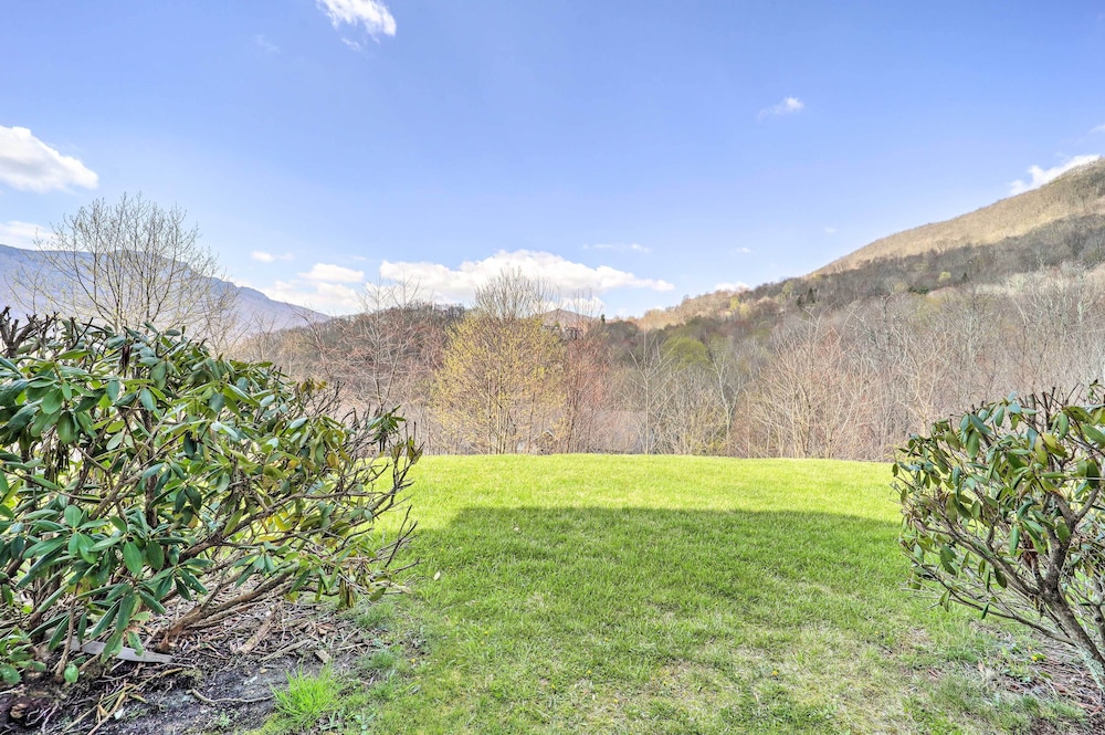 6 Mi to Skiing: Mtn-view Condo in Seven Devils view 5