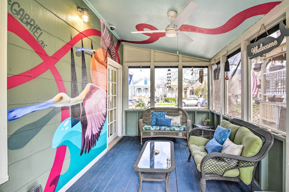 Historic Galveston Hideaway, Walk to the Beach!