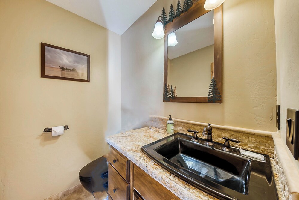 Cozy 4BR Mountain View Fireplace Deck