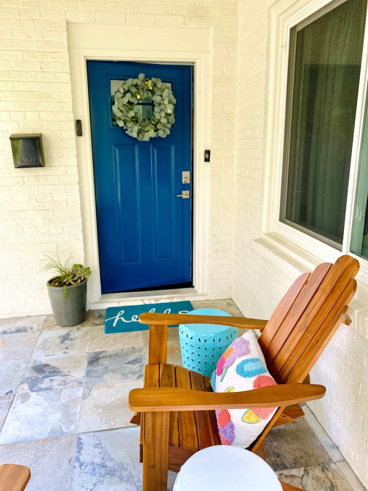Blue Door Walk to Avondale Dog-friendly w Yard