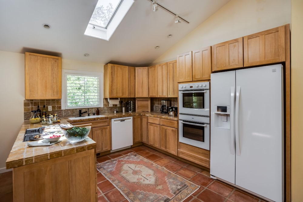 Le n by Avantstay Private Breathtaking Character Cottage w Pool Hot Tub