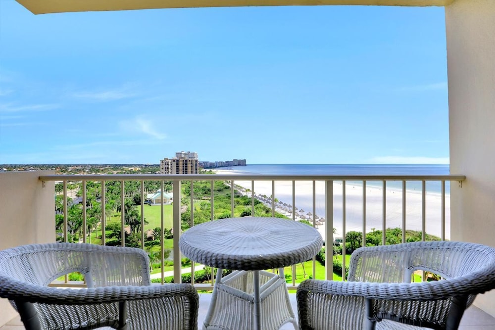 Sunny Beachfront Condo With Pool and Sw-facing Balcony