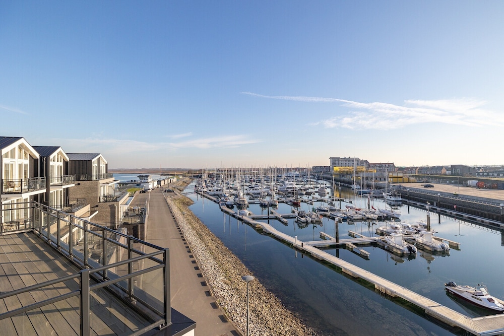 Penthouse in Sint-annaland by the Beach