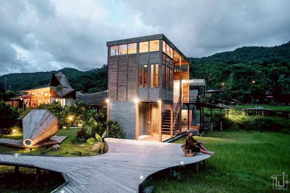 Lomhaijai Homestay
