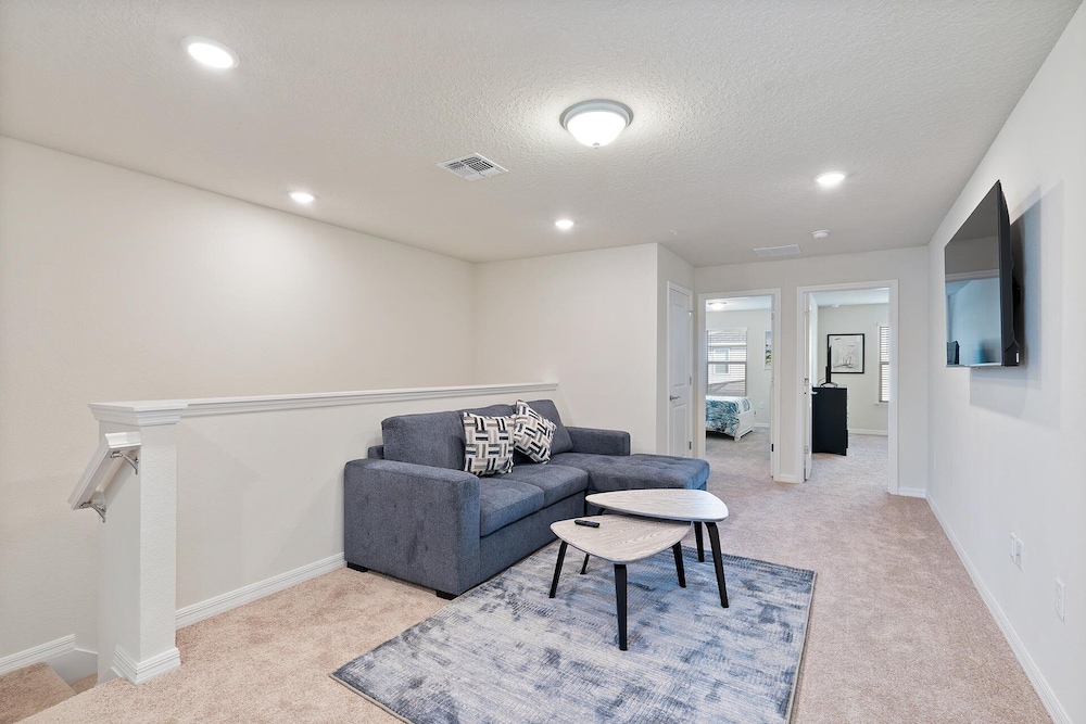 1232 Blue Island Dr