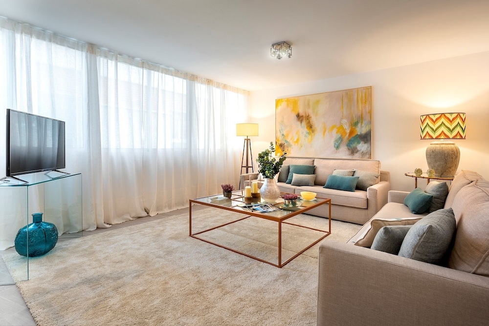 Magnificent 3 Bd 2 Bathrooms in Plaza de las Flores
