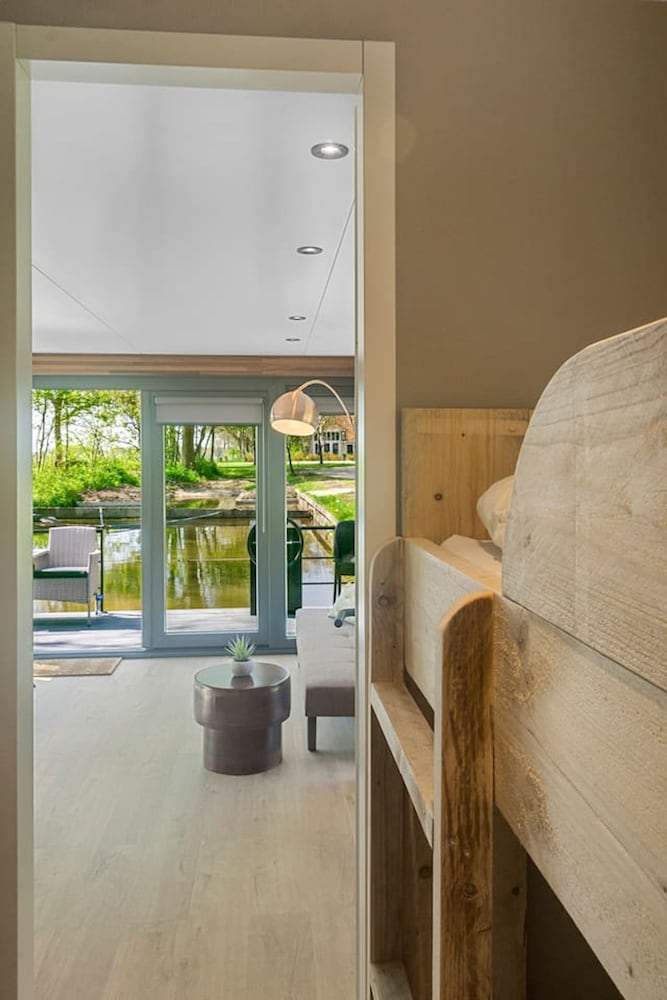 Doeke Sleat Houseboat