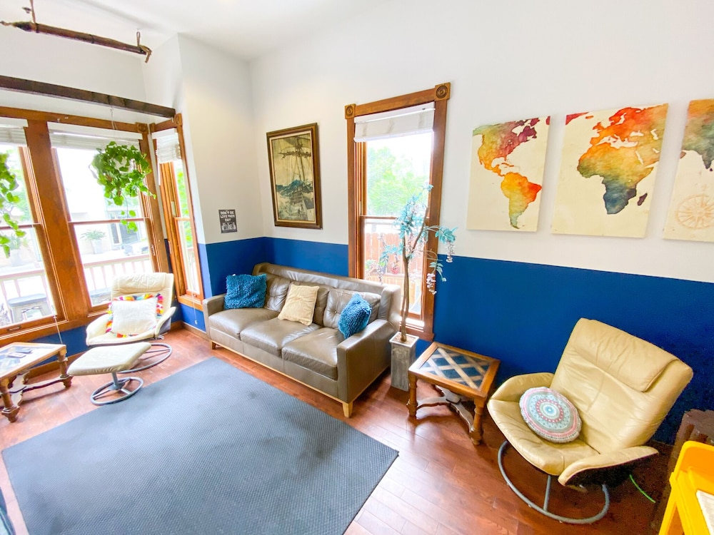 International Travelers House Hostel \- Downtown San Diego Little Italy.