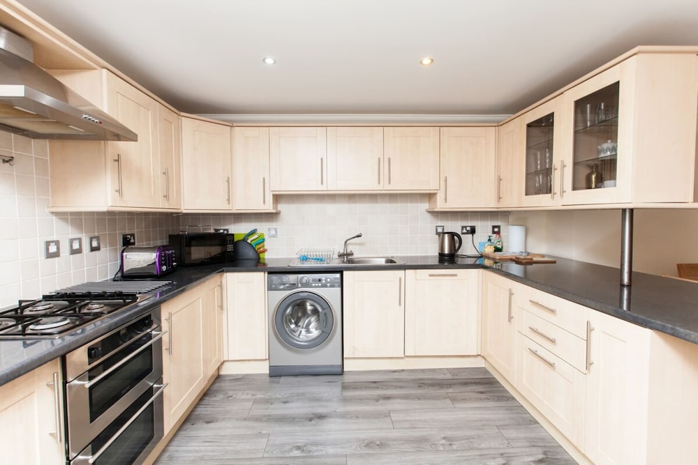 Beautiful 2 Bedroom Flat In Converted Distillery