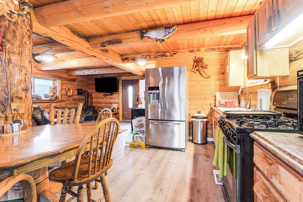 3 Mi to Kenai River: Secluded Sterling Cabin!