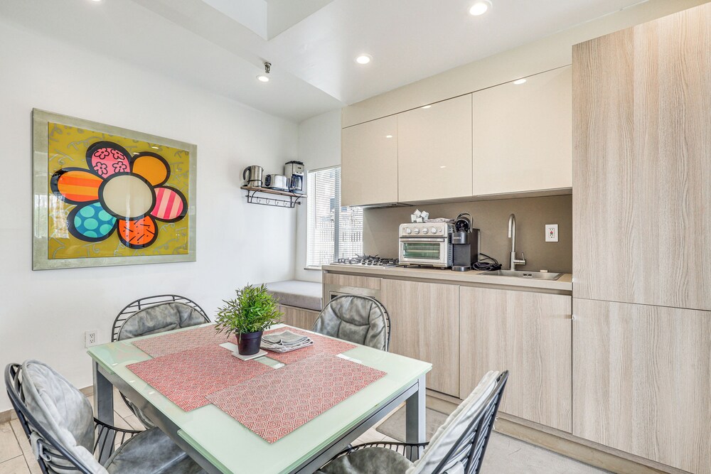 Cozy Miami Beach Apartment < 1 Mi to Ocean!