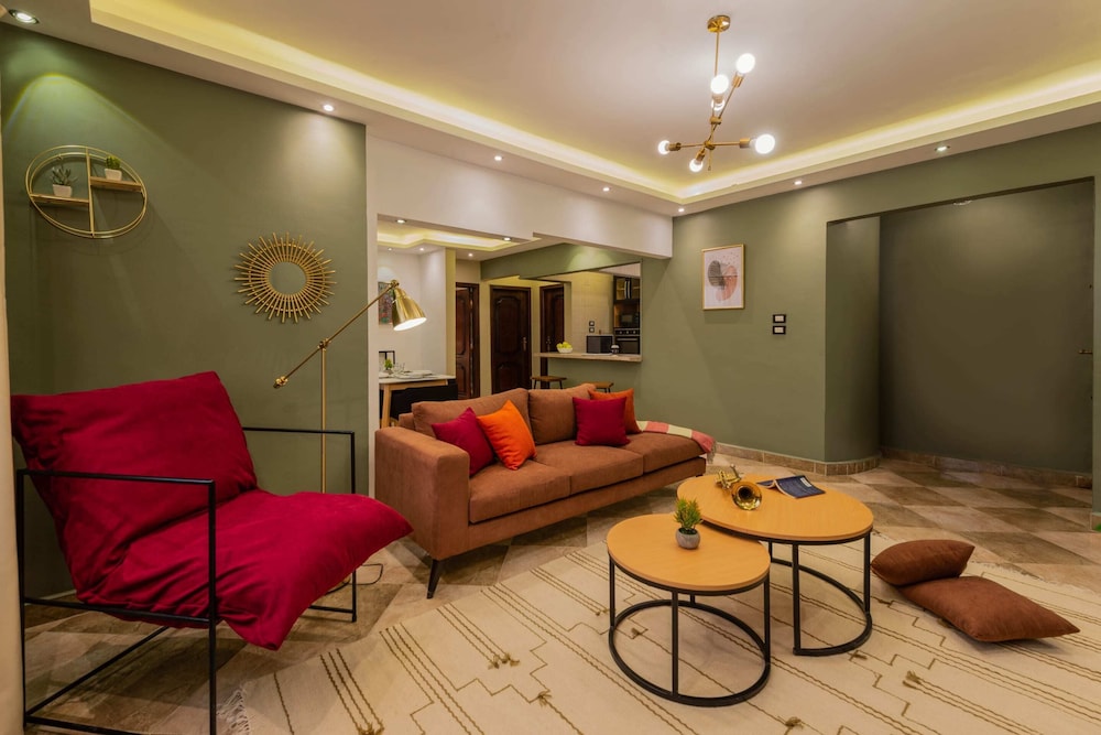 Xuru Stays I Play Foosball & Do Yoga - 1 BR Apt. 5 Min To Airport