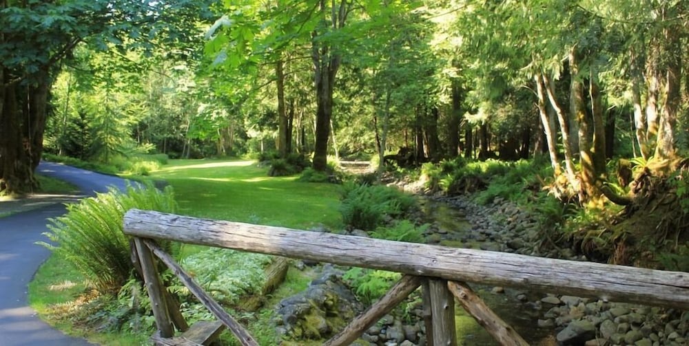 Creekside B & B