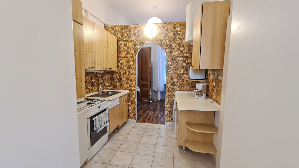 Modern 2BR Apt Long Stays Sleeps 5