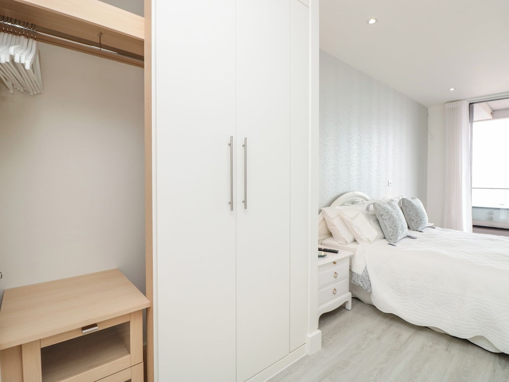 Apartment 20 Summer Place