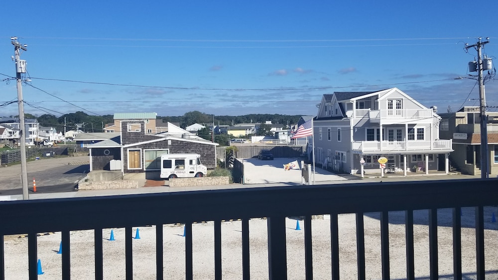 Sandcastle Beachfront Inn