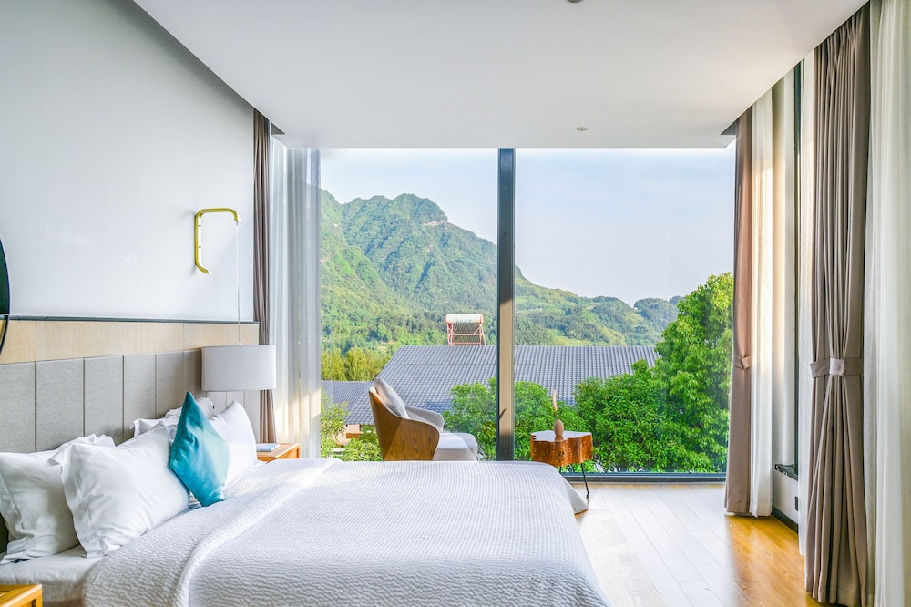 XMAN Sunrise Peaks Resort--Sky Mirror Infinity Pool