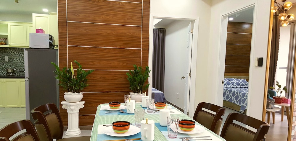 Scenic Valley Luxury 2BR SW Pool 07th