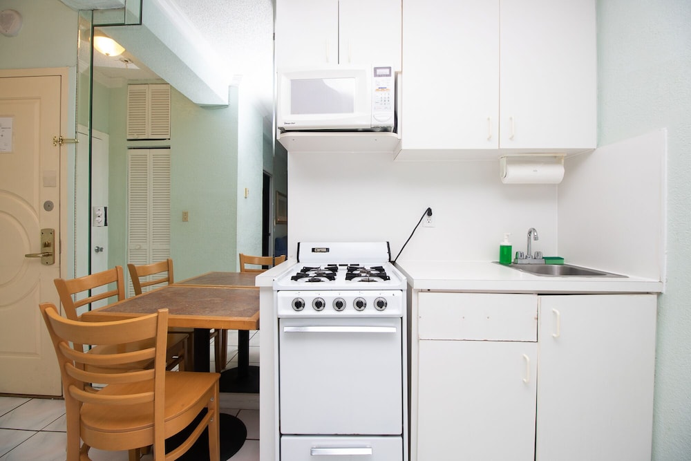 655 Apartment Hollywood Beach view 5