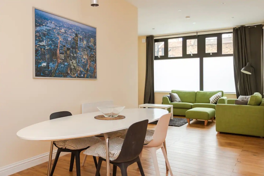 Stylish 2 Bedroom Apartment in Greenwich