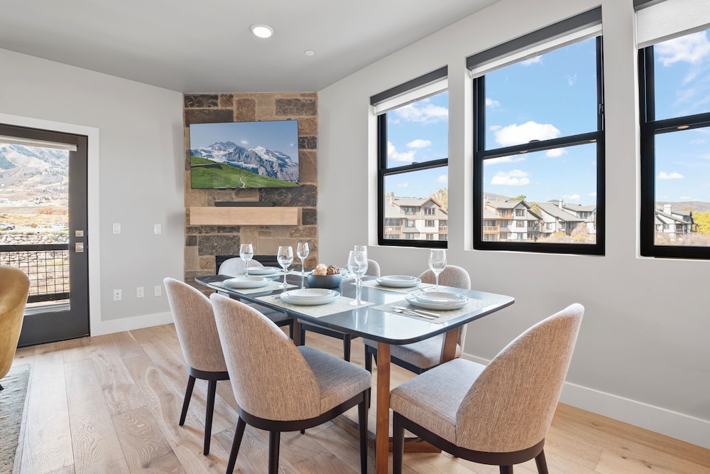 Mountain View Magic - Mayflower Lakeside