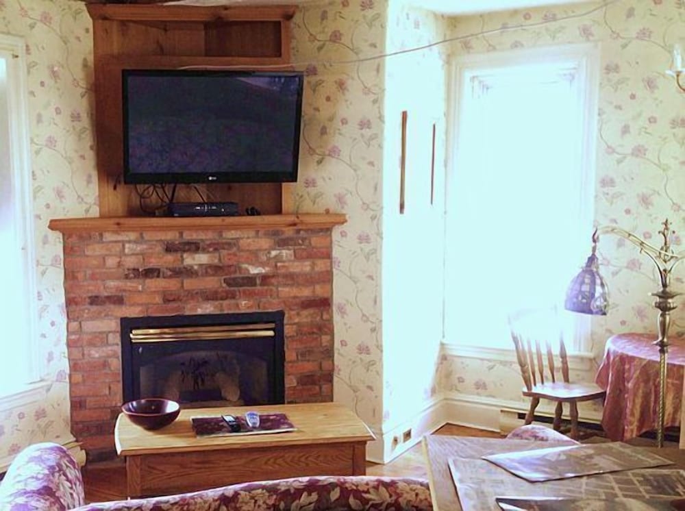 Brockville Vacations - The Noble Suites - Property Image 125