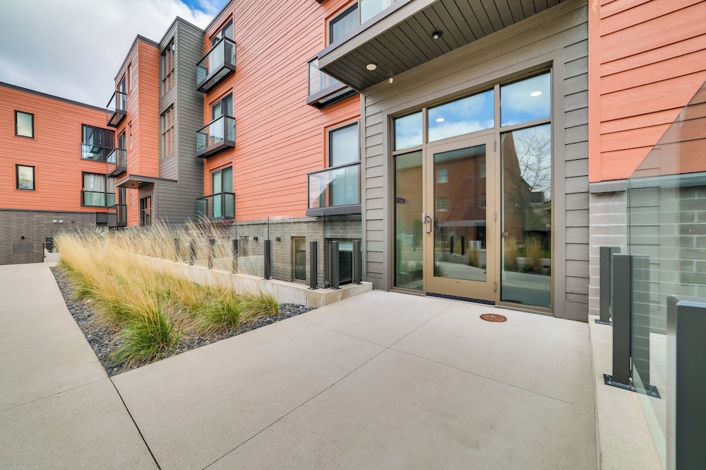 Traverse City Condo w/ Balcony: Walk to Downtown!