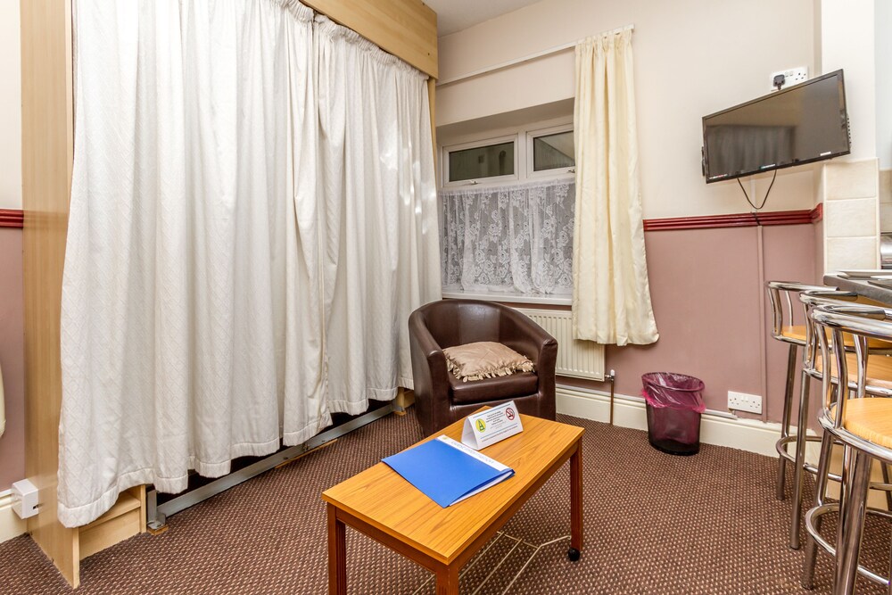 Lynton Apartments