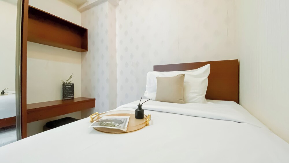 Strategic And Homey 2Br Green Pramuka Apartment
