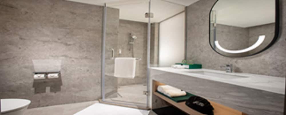 Holiday Inn Shanghai Nanjing Road by IHG 14