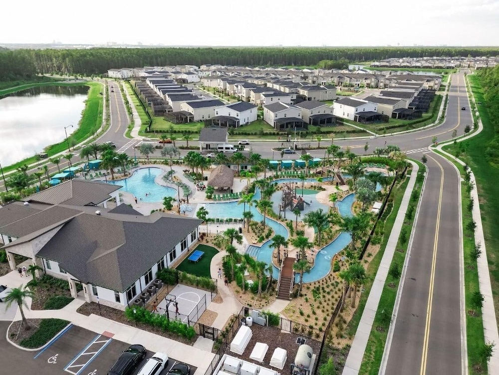 2489 RT - Ultimate Townhome Oasis With Pool