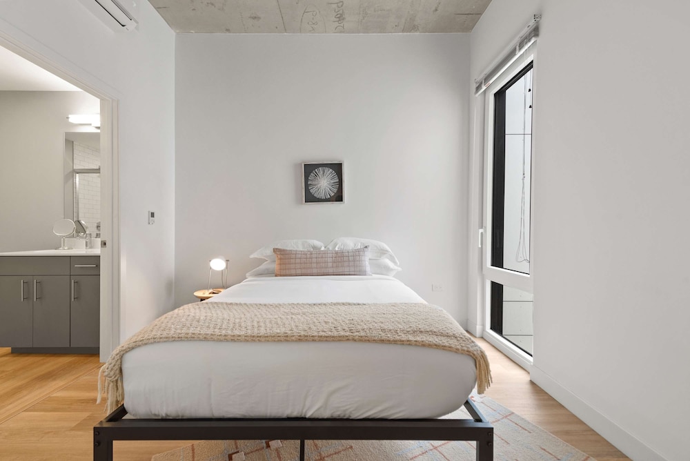 Family-friendly 4BR in Lincoln Park Safe Area