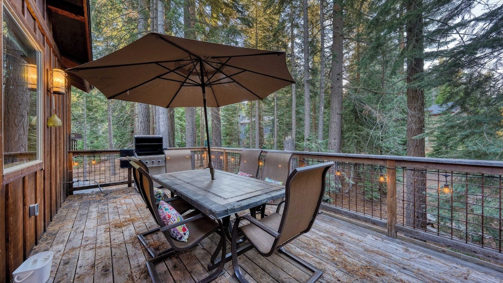 Cozy Tahoe Retreat w/ Hot Tub, Movie Room & Forest Views Tahoma Getaway by Avantstay