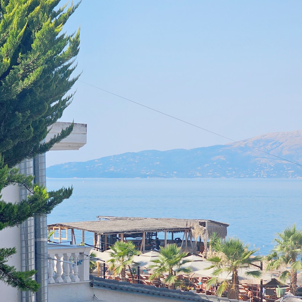 Ares Beachfront Luxury Rooms
