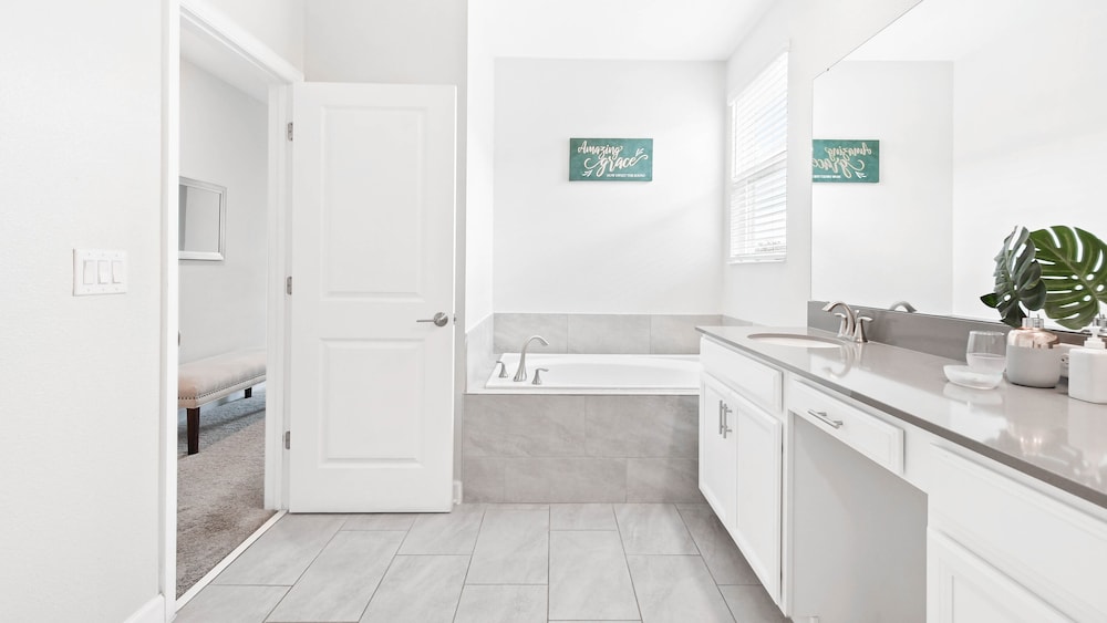 Championsgate 5br Lakeview Home Pool Spa Disney