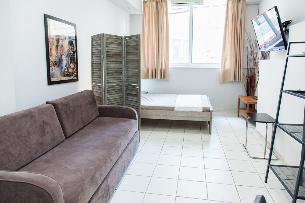 Cozy and Comfy Central Athens Apt.