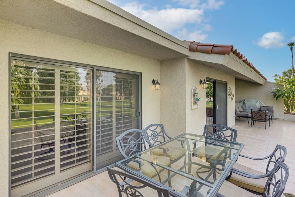 Golf & Swim: Country Club Condo in Palm Desert