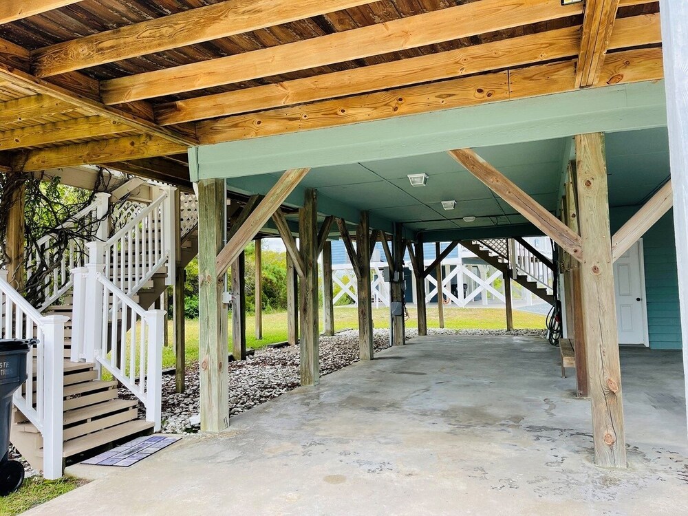 Fore Shore West- 4 Bedroom Home by RedAwning