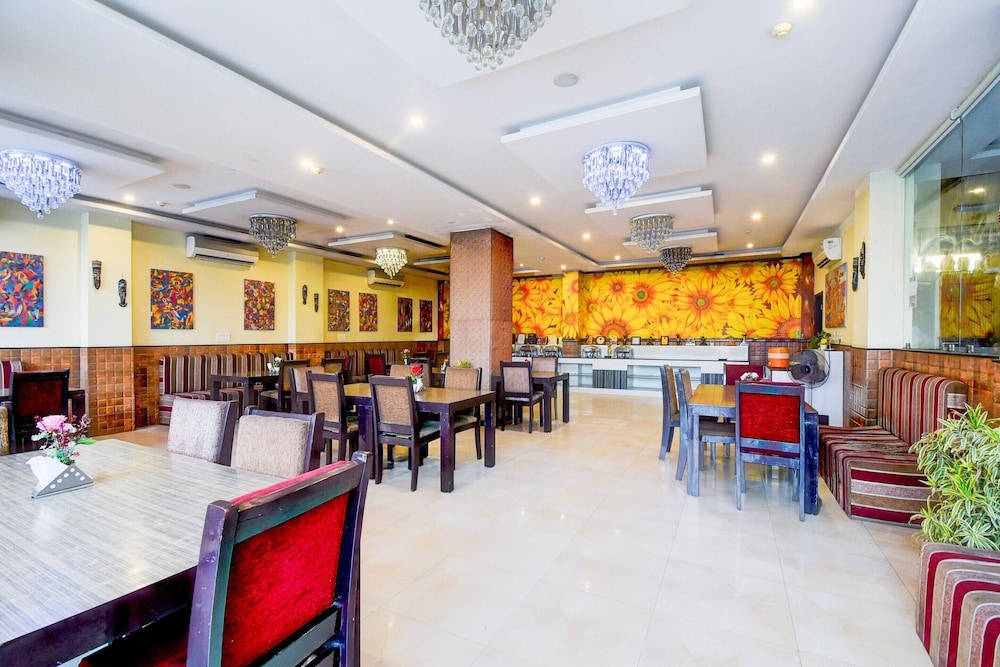 Luxury Stays With Pool Near Akshardham Temple