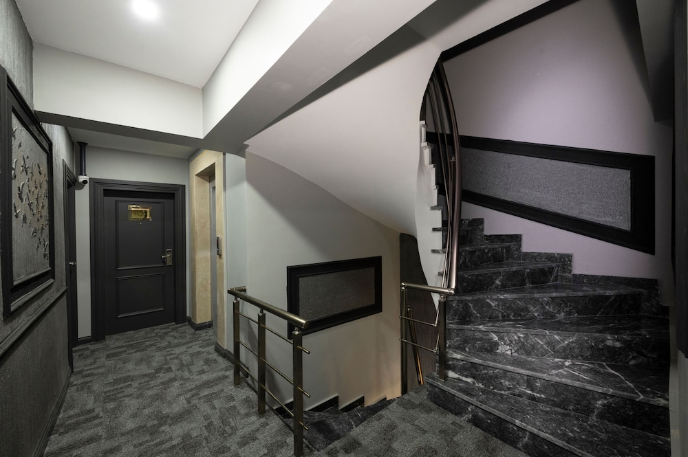 California Otel - Image 8