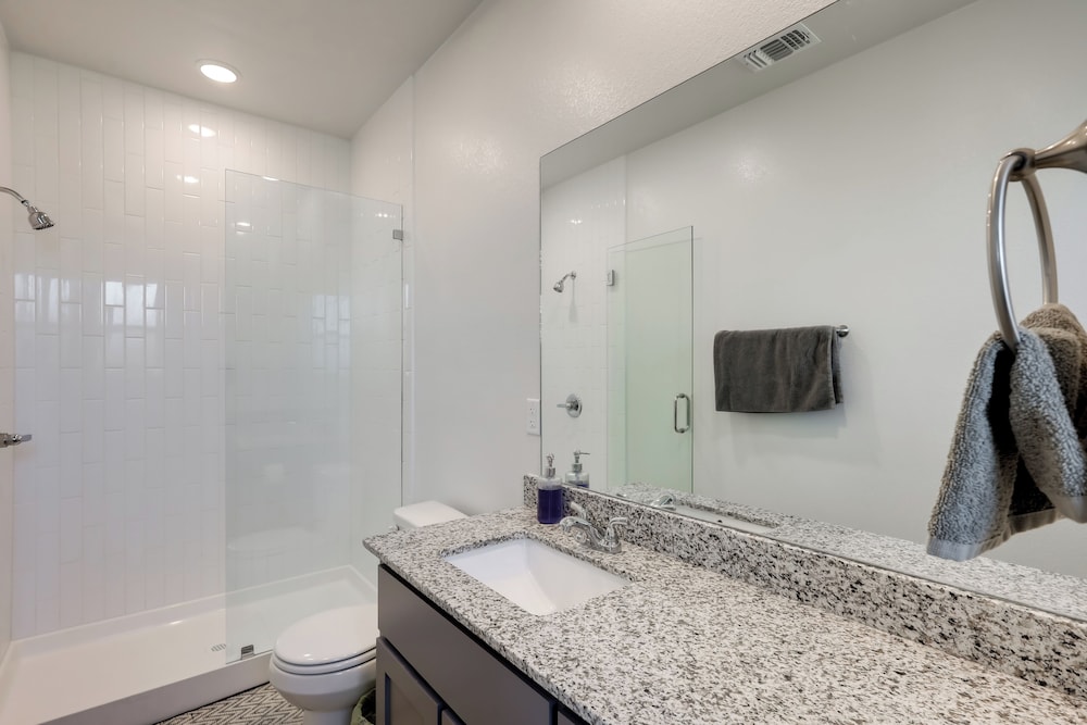 2 Mi to Downtown Temple: Pet-friendly Home w/ Yard