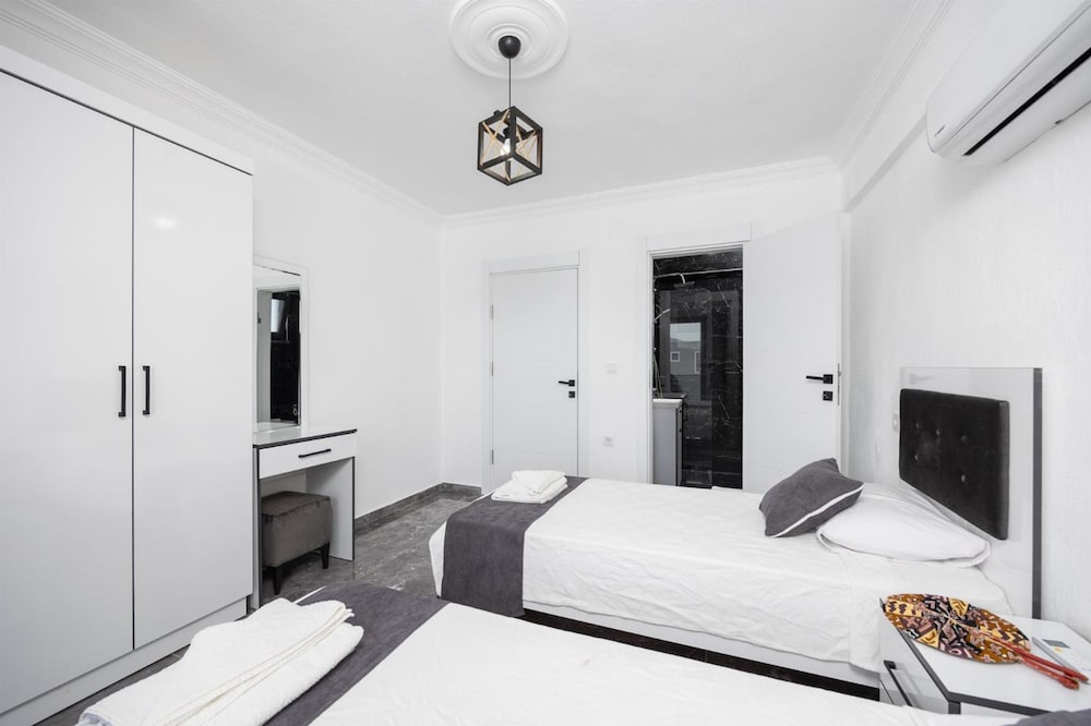 Villa Grand Yasar 4 With 4 Bedrooms and 4 Bathrooms