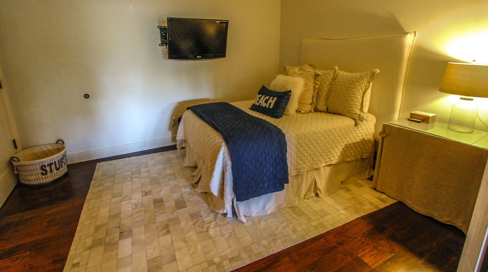 Rosemary Beach Rentals by Counts-Oakes