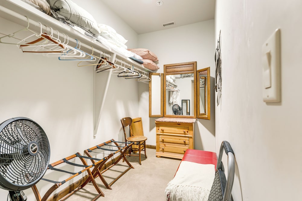 Walkable Apt in Carbondale: 'luxury Artist's Loft'
