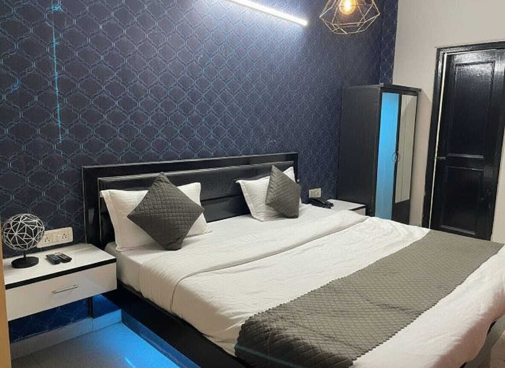Hotel Viraj Residency