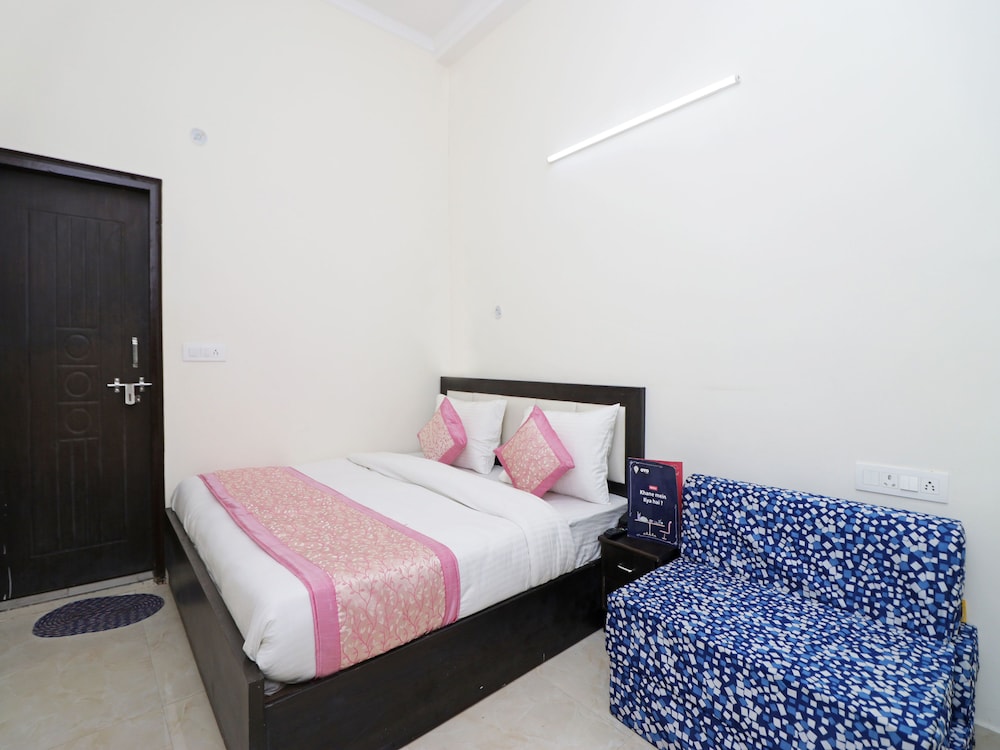 OYO 12738 Hotel Diamond
