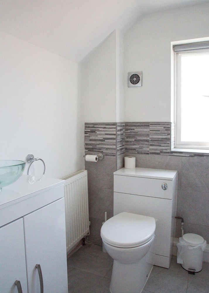 5 Bed Detached House - Sleeps 14